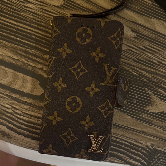 Louis Vuitton Brown and Gold Monogram iPhone 15pro maxCase - Picture 1 of 4